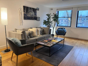 Hyde Park,3 min walk,Family home! 2 Bedrooms & 2 Bathrooms Apartment! Fantastic Location